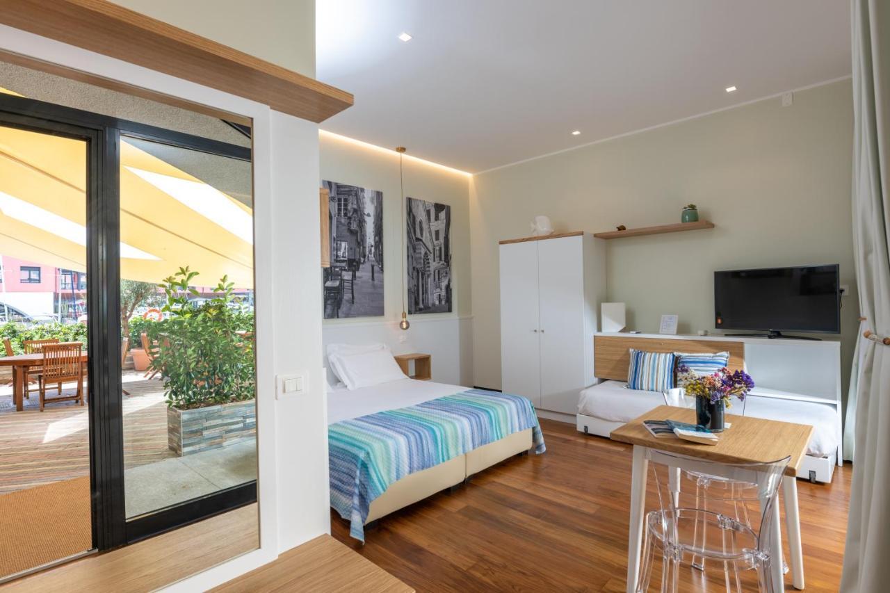 Dreibettzimmer mit Gartenblick